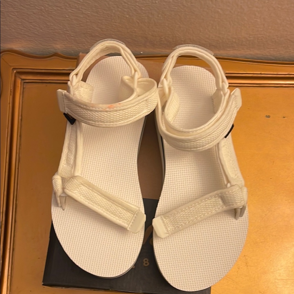 Women’s Flatform Universal Mesh Sandals